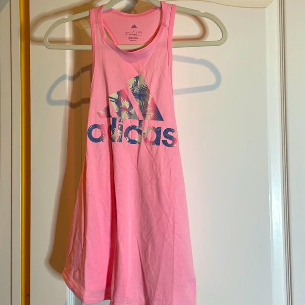 Adidas 💗tank top NWT SIZE L 🌸